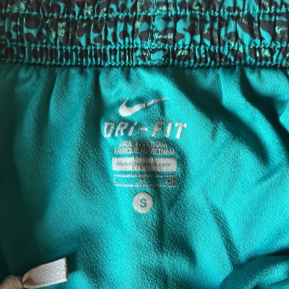 Nike shorts - Picture 4 of 4